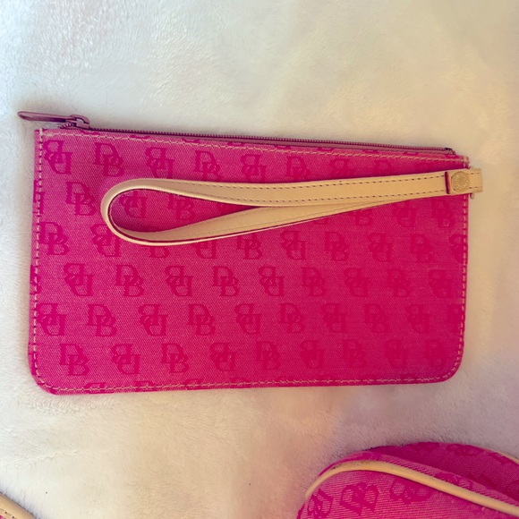 EUC Dooney & Bourke bag & accessories 4pc. set in colors fuchsia & pink π - Picture 11 of 15